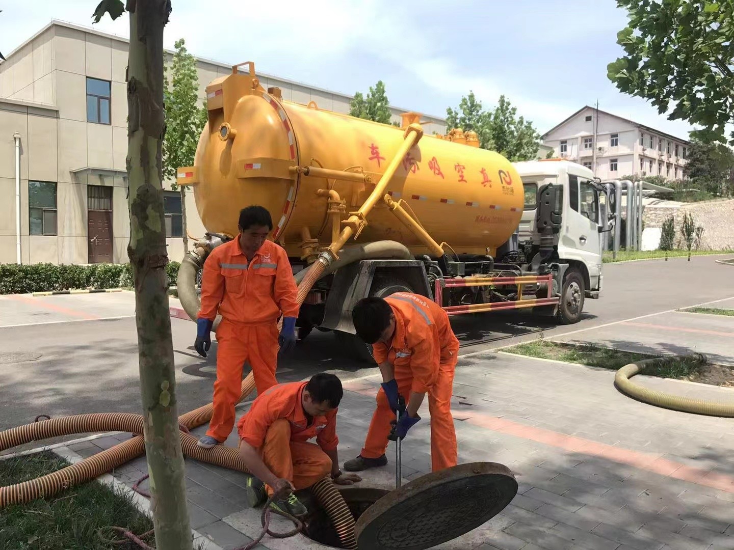 当雄化粪池清理与5-8吨吸粪车施工效率分析